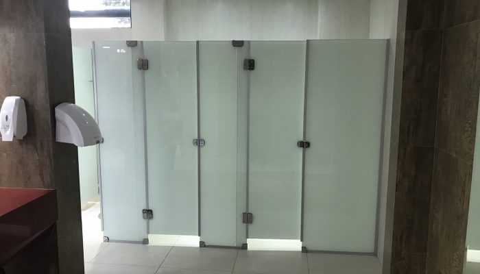 01-Durabil-Vidros-Sede-Igreja-Esperança-Divisórias-para-Banheiro