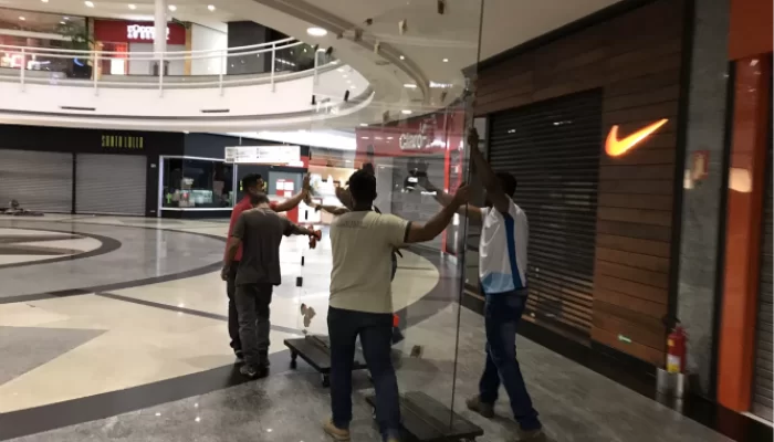 02-Durabil-Vidros-Fascar-Shopping-Flamboyant-Painel-em-Vidro-Temperado